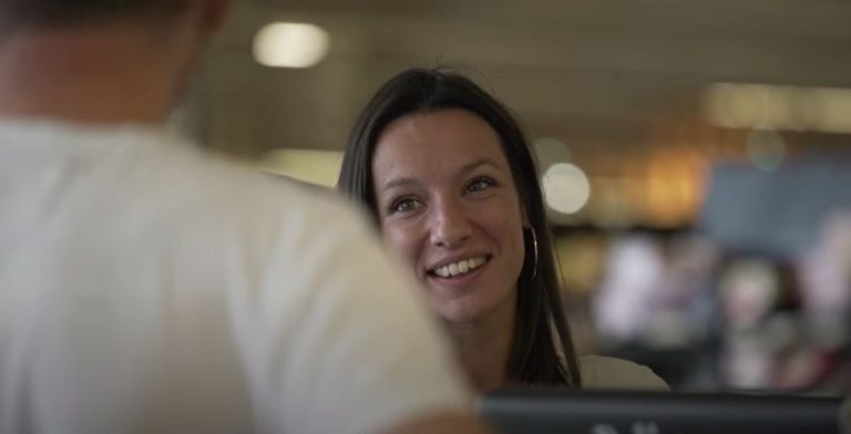 Stéphanie, Responsable de caisse